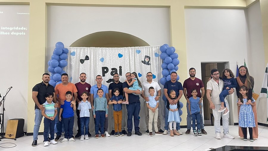 💙 Uma homenagem cheia de carinho para quem é nosso herói todos os dias. Feliz Dia dos Pais! 👔💙