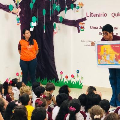 Com os olhos nas páginas e o coração nas histórias, iniciamos nossa jornada!